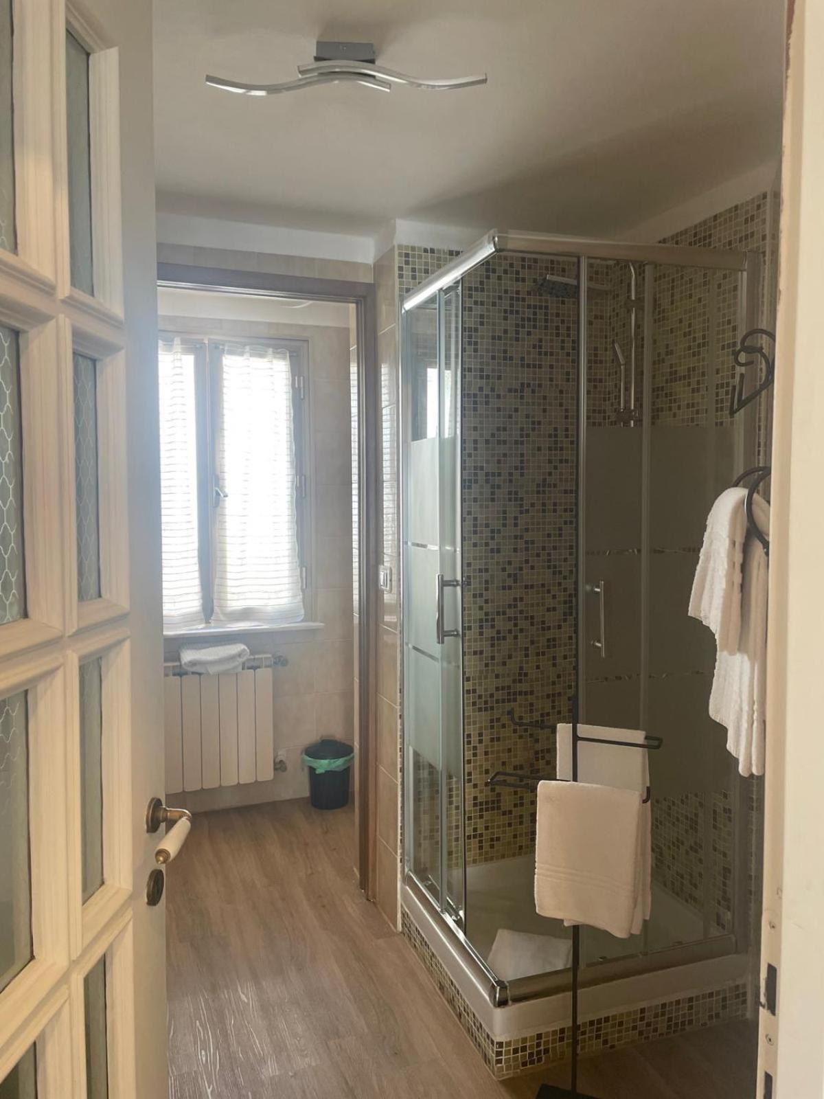 Orizzonte - 5 Terre, Via Fratelli Rosselli 11, Centro Storico-Stazione Centrale Con 2 Camere Da Letto La Spezia Luaran gambar