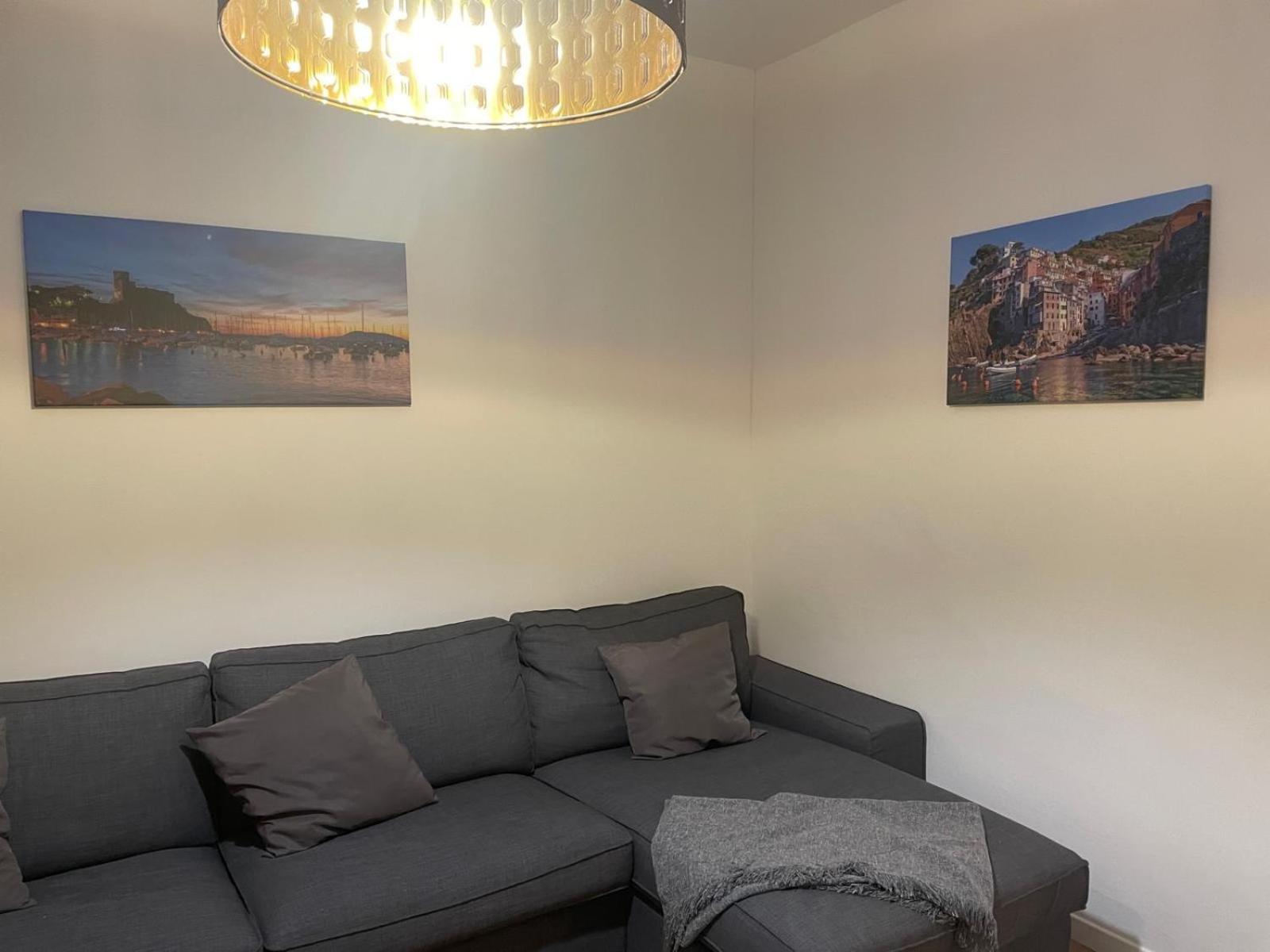 Orizzonte - 5 Terre, Via Fratelli Rosselli 11, Centro Storico-Stazione Centrale Con 2 Camere Da Letto La Spezia Luaran gambar